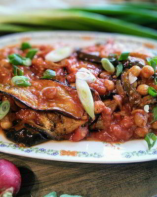 Вегетарианская мусака с нутом