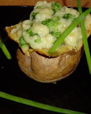 Запеченный картофель с брокколи