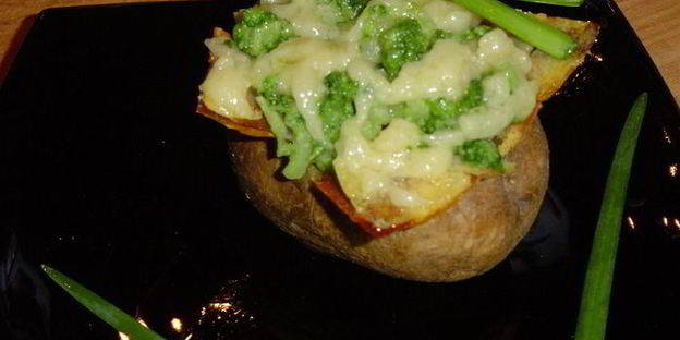 запеченный картофель с брокколи