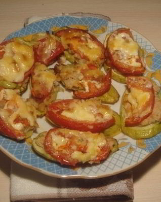 Запеченные кабачки с мясом и помидорами
