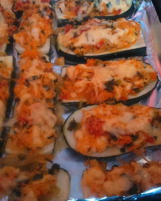 Запеченные кабачки с овощной начинкой