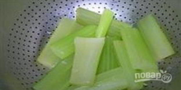 жареные стебли сельдерея