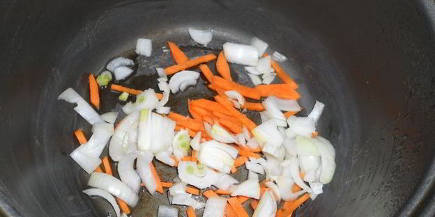 говяжья печень с луком и морковью в мультиварке