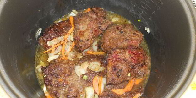 говяжья печень с луком и морковью в мультиварке