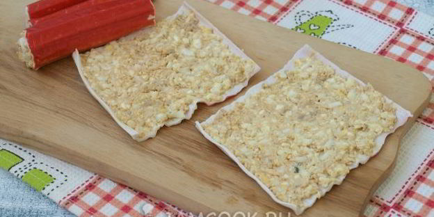 крабовые палочки, фаршированные печенью трески