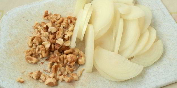 куриная печень с грецкими орехами