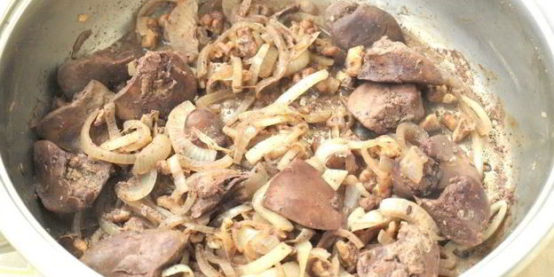 куриная печень с грецкими орехами