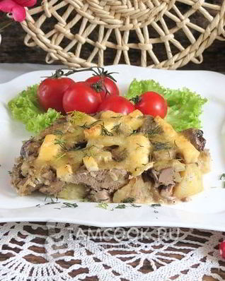 Куриная печень с картошкой в духовке