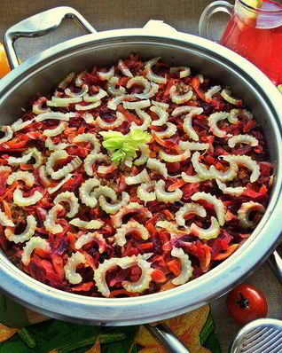 Куриная печень с овощами и гречкой