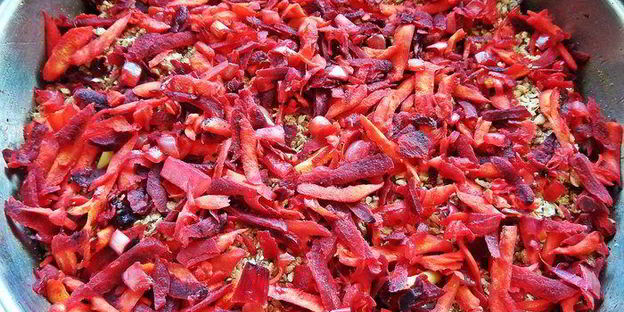 куриная печень с овощами и гречкой