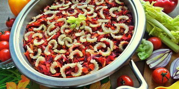 куриная печень с овощами и гречкой