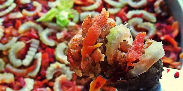 куриная печень с овощами и гречкой