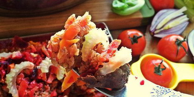 куриная печень с овощами и гречкой