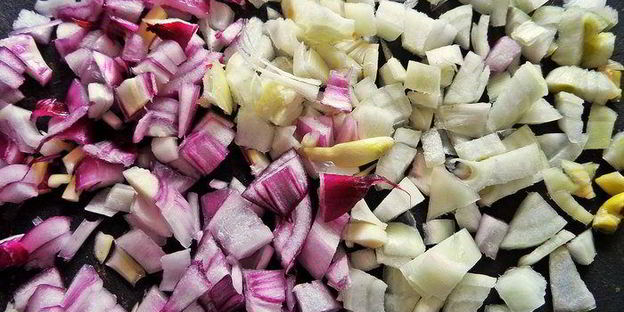 куриная печень с овощами и гречкой