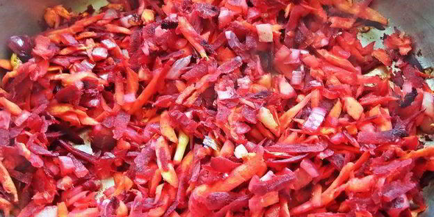 куриная печень с овощами и гречкой