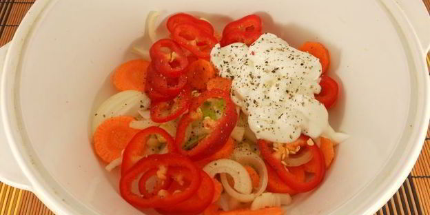 куриная печень с овощами в духовке