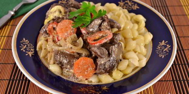 куриная печень с овощами в духовке