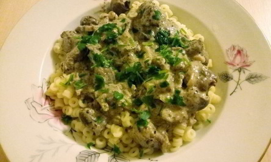 Рецепт куриной печени с сердечками в сметанном соусе