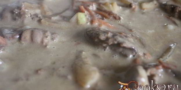 куриная печень в сметанном соусе