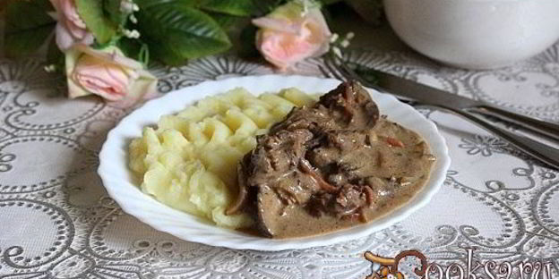 куриная печень в сметанном соусе
