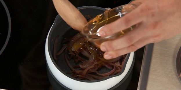 куриная печенка с медовым луком и пюре из зеленого горошка