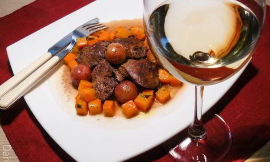 Рецепт куриной печенки с виноградом и жареным луком