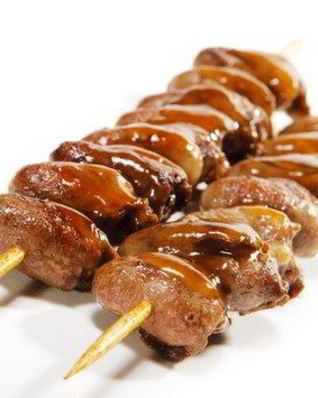 Куриные сердца и печень на шпажках