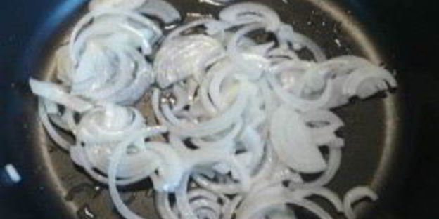 печень говяжья на сковороде