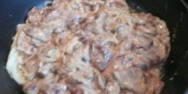 печень говяжья на сковороде