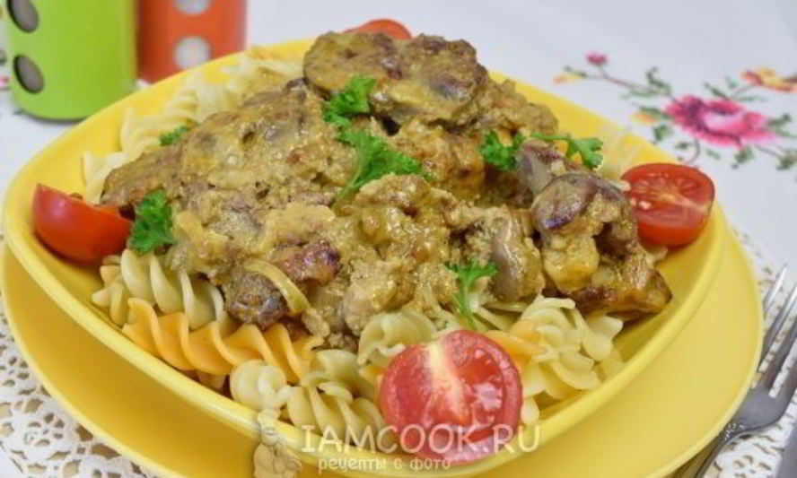 Рецепт печени куриной, жареной с луком в сметане