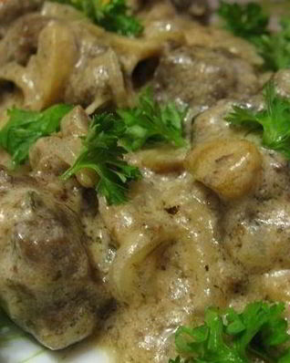 Печень по-строгановски с грибами