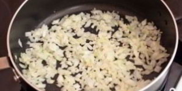 печень по-строгановски с грибами