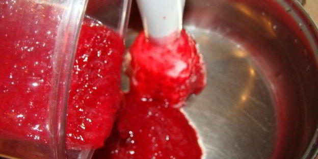 печень птицы в ягодном соусе