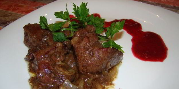 печень птицы в ягодном соусе