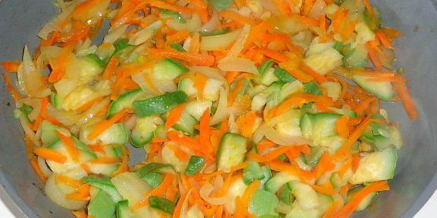 печень с кабачками в горшочке