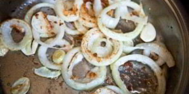 печень с луком и сметаной