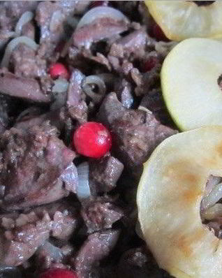 Печень с яблоками в духовке