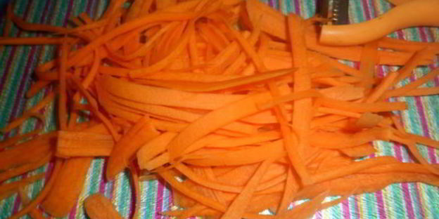 печень со стрелками чеснока