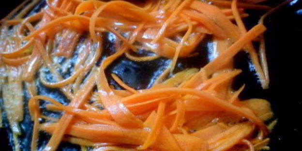 печень со стрелками чеснока