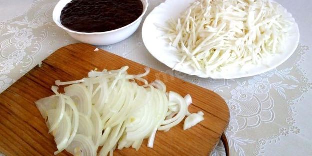 печень тушеная с капустой