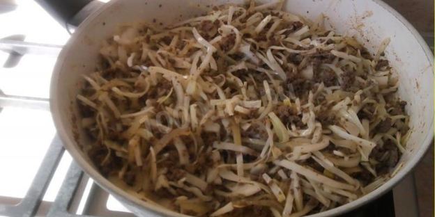 печень тушеная с капустой