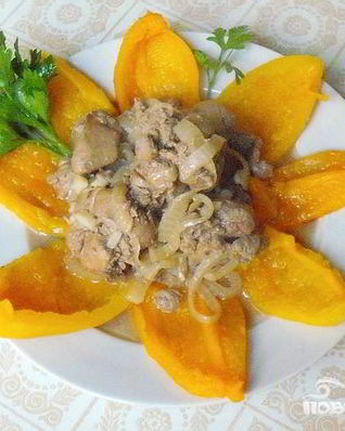 Печень, тушеная в белом вине с печеным перцем