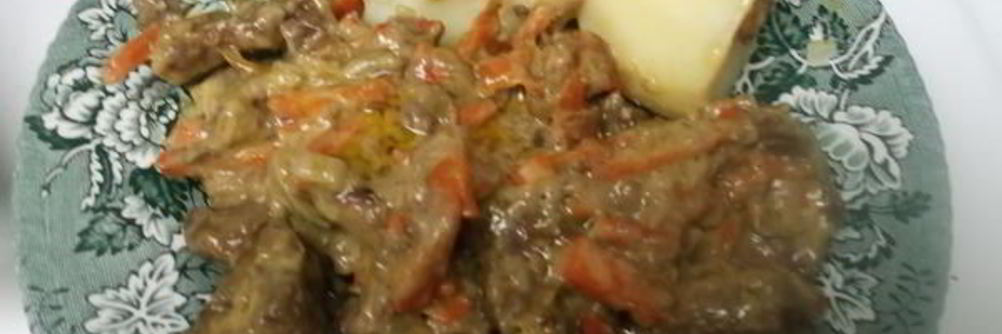 Печень тушеная в сливках