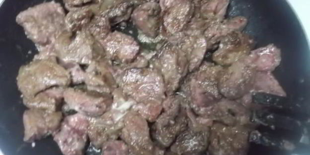 печень тушеная в сливках