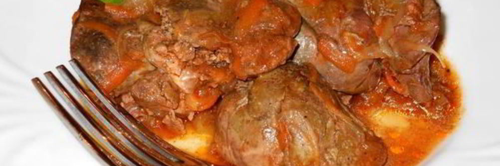 Печень тушеная в томатном соку