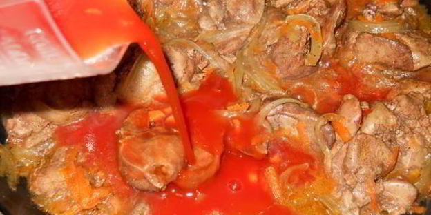 печень тушеная в томатном соку