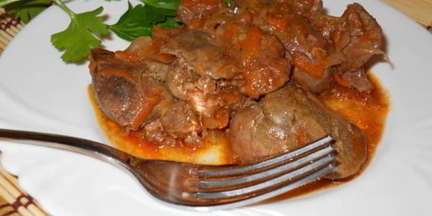 печень тушеная в томатном соку