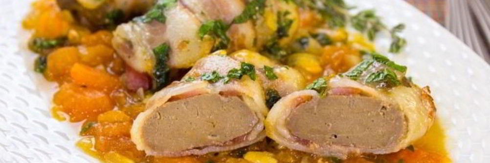 Печень в беконе в томатном соусе