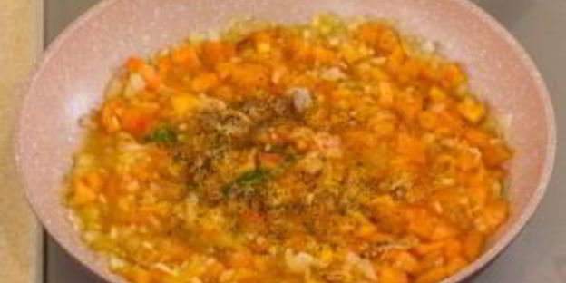 печень в беконе в томатном соусе