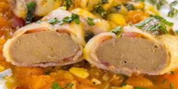 печень в беконе в томатном соусе